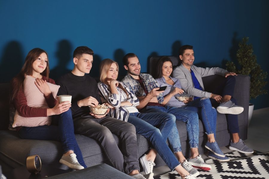 Bebidas e lanches no cinema em casa