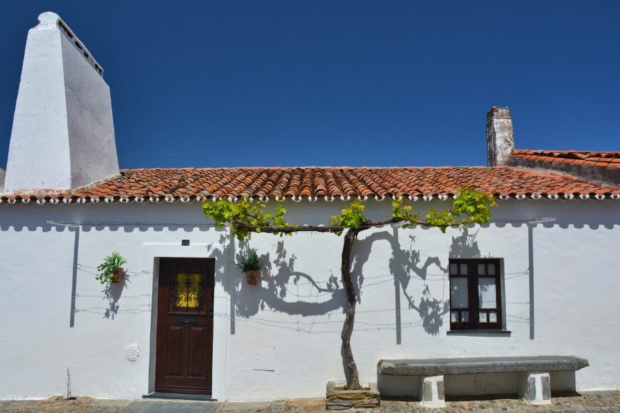 Fachadas de casas alentejanas