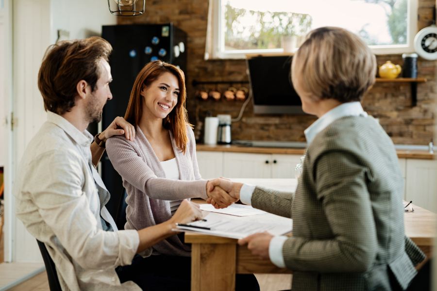 O que está presente no contrato de mediação imobiliária