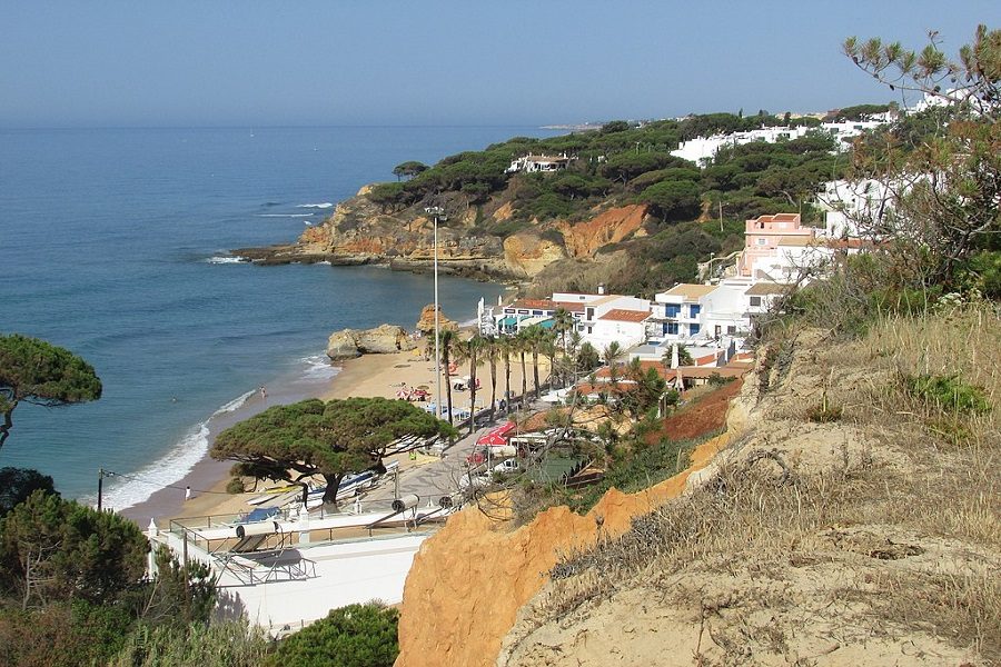 Praia dos Olhos de Água