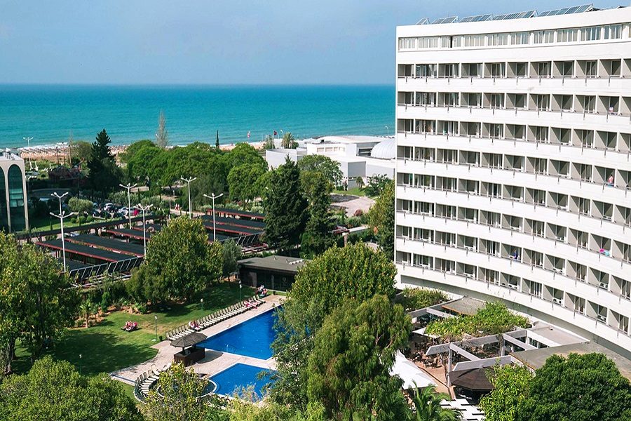 Dom Pedro Vilamoura vs. Hyatt Regency